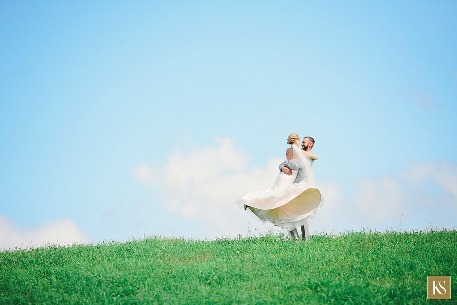 Unique wedding portrait, Must have wedding picture, www.kelliesaunders.com